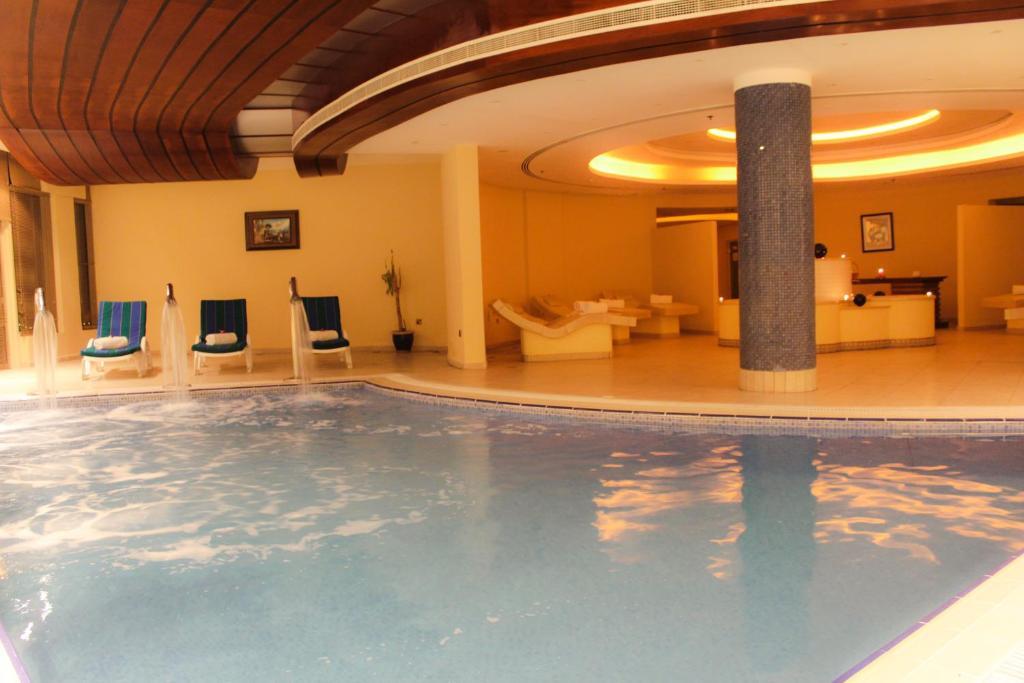 Golden Tulip Khatt Springs Resort & Spa ราสอัลไคมาห์ ภายนอก รูปภาพ