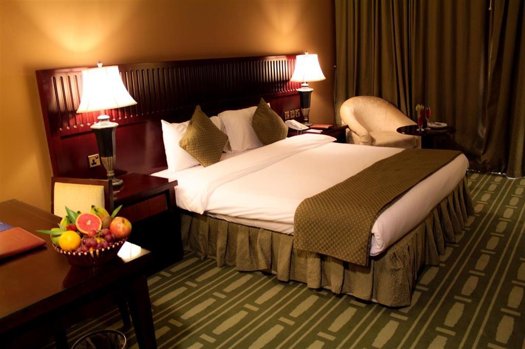 Golden Tulip Khatt Springs Resort & Spa ราสอัลไคมาห์ ภายนอก รูปภาพ